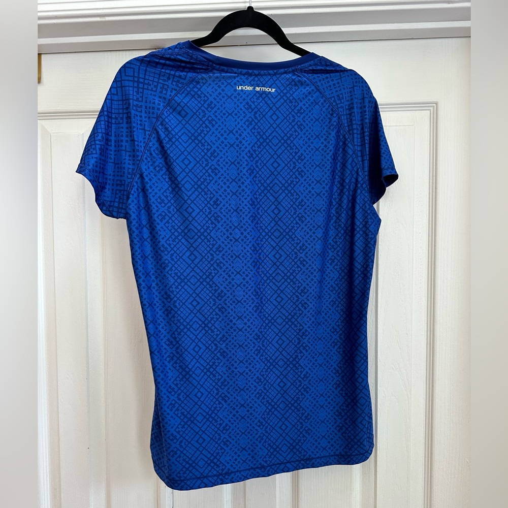 Under Armour - gently worn short sleeve Heat Gear shirt